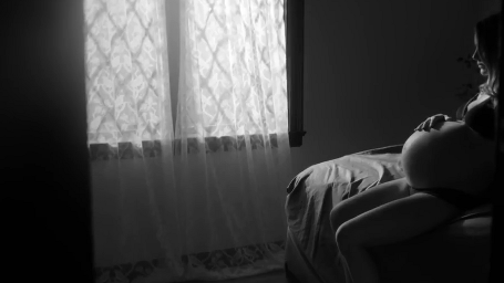 image de la news Natalie Portman enceinte dans le nouveau clip de James Blake