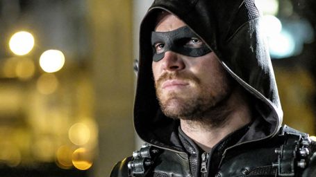 image de la news Arrow : Stephen Amell annonce un "cameo secret" dans le final de la saison 5