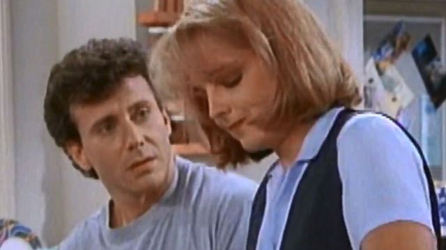 image de la news Dingue de toi : la série emmenée par Paul Reiser et Helen Hunt bientôt de retour ?