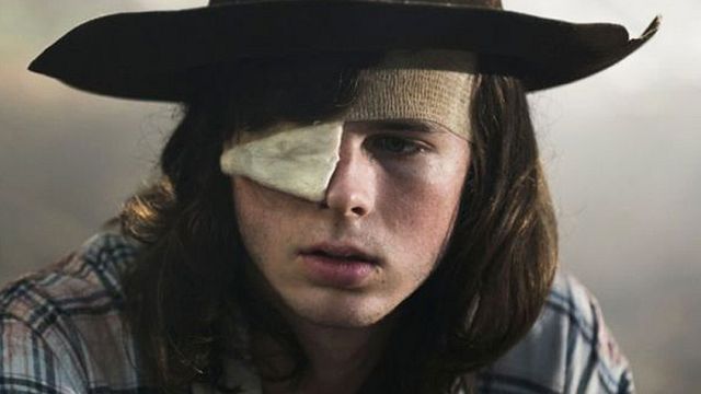 image de la news The Walking Dead : les héros font leurs adieux à l'un des leurs sur les photos de l'épisode de reprise