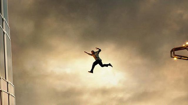 image de la news Bande-annonce explosive Skyscraper : mission sauvetage dans un gratte-ciel pour Dwayne Johnson