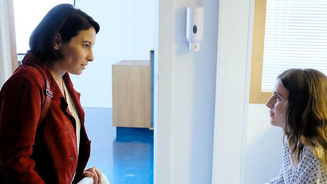 image de la news Les Bracelets rouges : Esther Valding et Cécile Rebboah ont répondu à nos questions