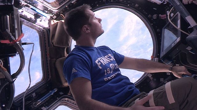 image de la news 16 levers de soleil : "Dans l'espace, on devient un super-héros"