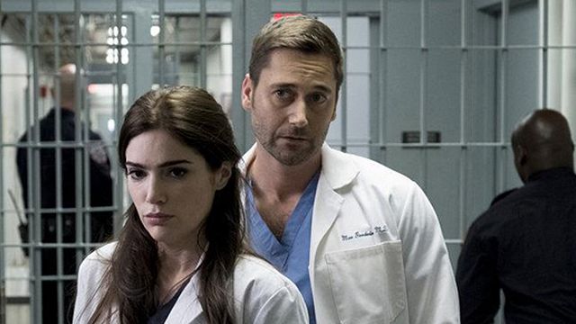 image de la news New Amsterdam : NBC offre une saison complète à sa nouvelle série médicale avec Ryan Eggold