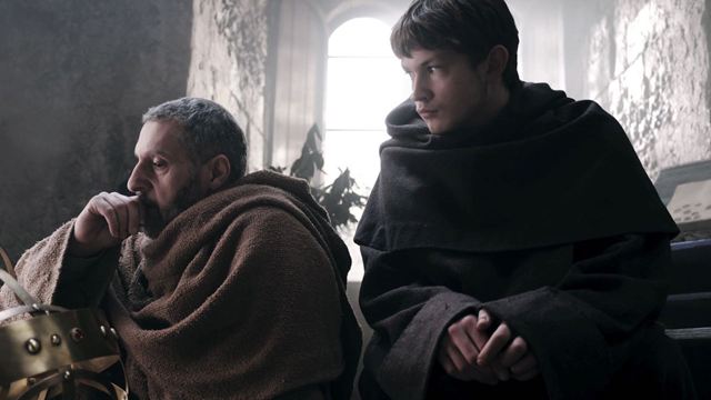 Le Nom de la rose sur OCS : que vaut la série adaptée d'Umberto Eco par rapport au film ?