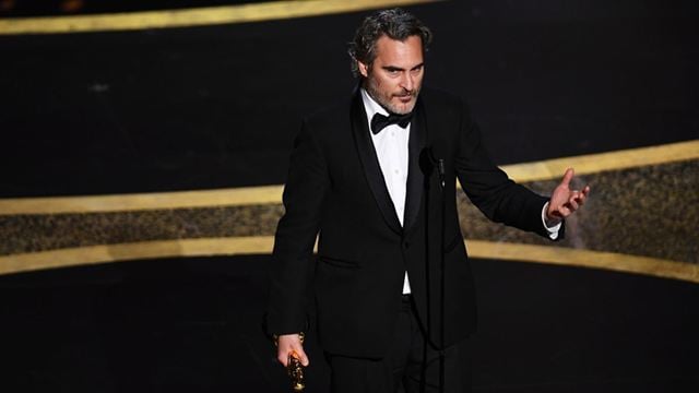 Oscars 2020 : Joaquin Phoenix rend hommage à son frère disparu et livre un discours engagé