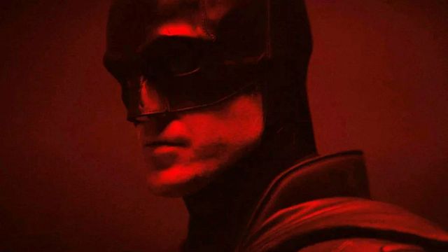 image de la news The Batman : le costume de Robert Pattinson se dévoile entièrement
