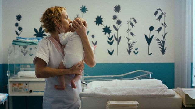 image de la news Bande-annonce Voir le jour : Sandrine Bonnaire dans un drame touchant sur une maternité 