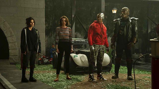 image de la news Doom Patrol : une saison 3 pour la série de super-héros DC