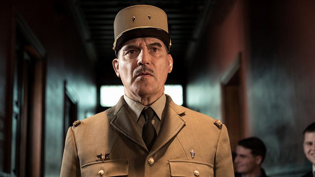 image de la news De Gaulle, l'éclat et le secret : que pense la presse de la série de France 2 avec Samuel Labarthe ?