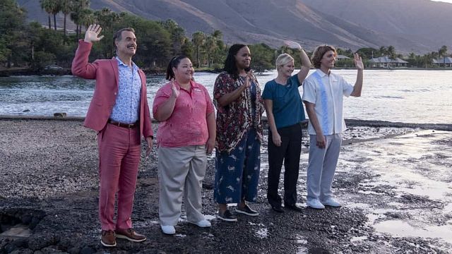 image de la news Bande-annonce The White Lotus sur OCS : après Dirty John, Connie Britton passe ses vacances à Hawaï