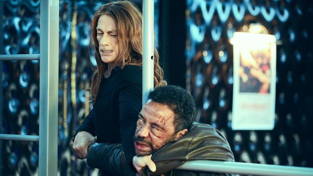 image de la news Le Dernier Mercenaire sur Netflix : Jean-Claude Van Damme tout en perruques dans la bande-annonce de la comédie d’action