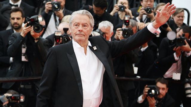 Alain Delon décroche son étoile sur Hollywood Boulevard