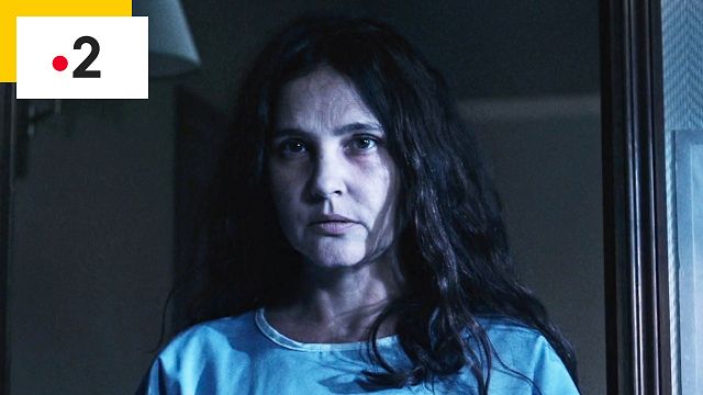 image de la news L'île aux 30 cercueils : Virginie Ledoyen sème la mort dans la bande-annonce de la série de France 2 [EXCLU]