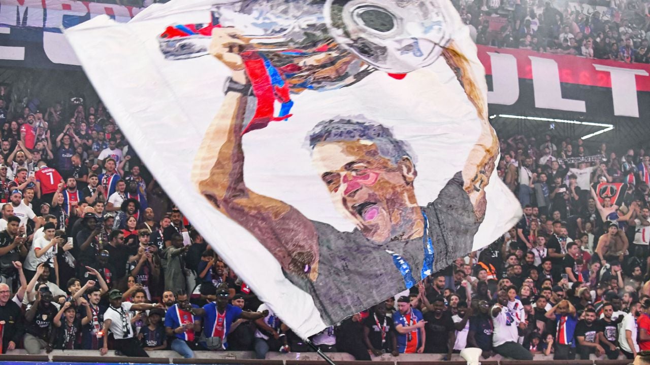 Après Le Bus, Netflix devait diffuser un documentaire évènement sur le meilleur club du monde... Mais une mauvaise nouvelle est tombée !
