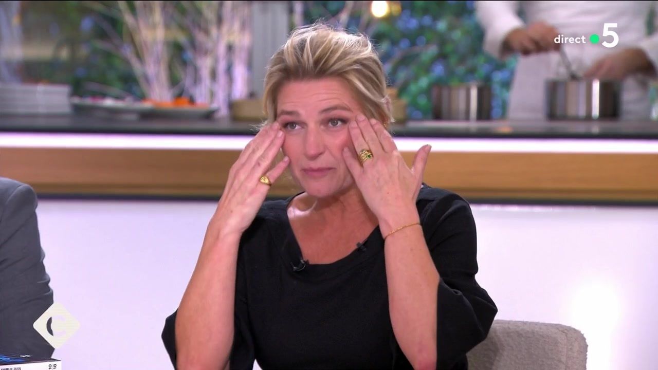 C à vous : nouvelle gaffe pour Anne-Elisabeth Lemoine en ...