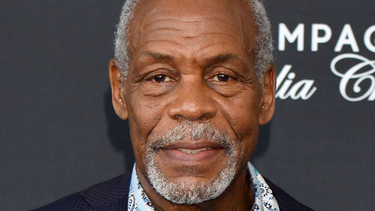 Selon AlloCiné, Danny Glover dévoile sa maladie d'Alzheimer après avoir reçu un Oscar d'honneur — People & Médias