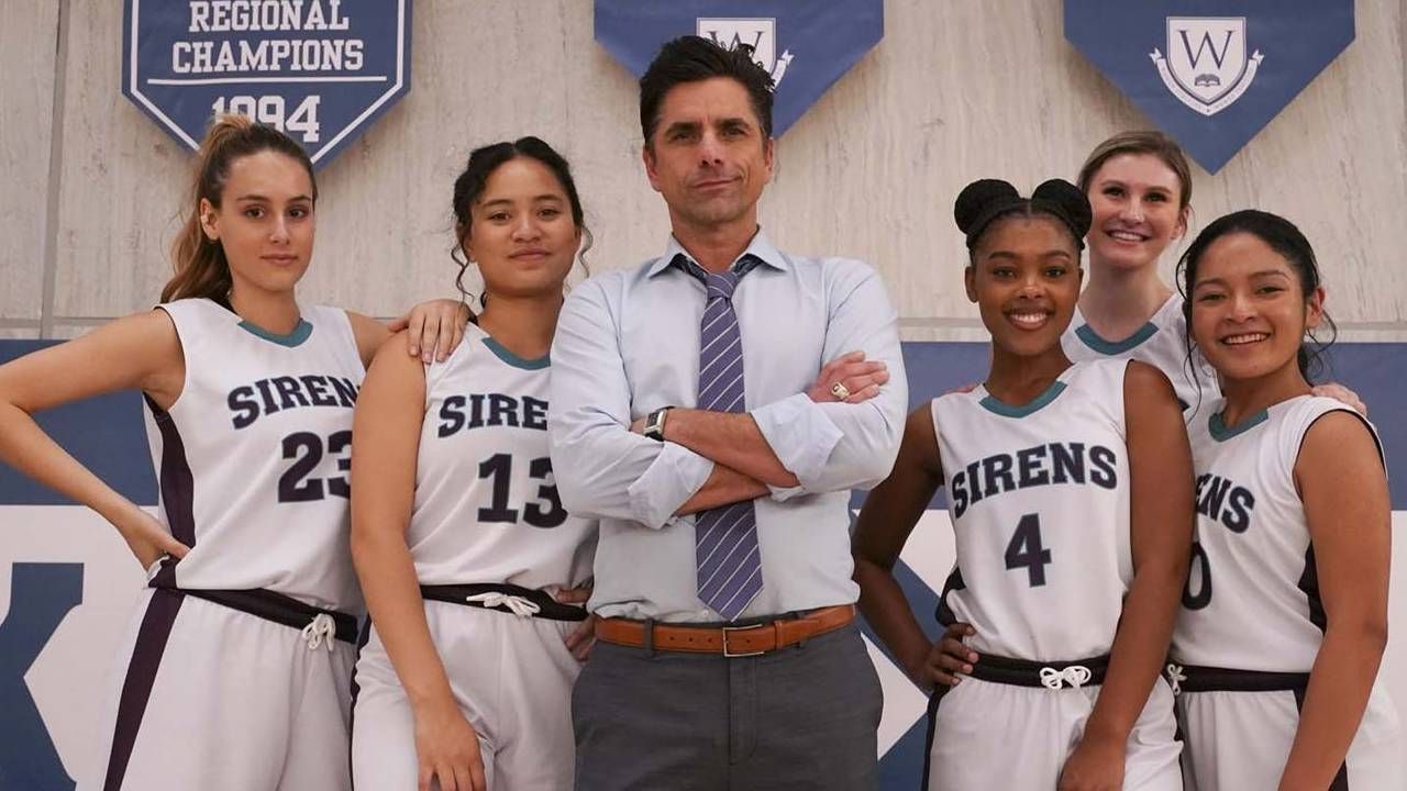 Nell Verlaque (à gauche) dans 