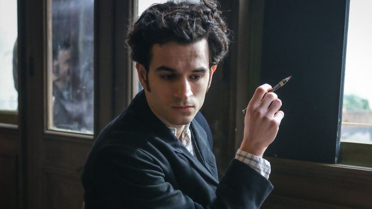 Montmartre Sur Tf1 : Mikaël Mittelstadt (Charles) Dessine-T-Il Vraiment Dans La Série ? Il Répond En Toute Franchise