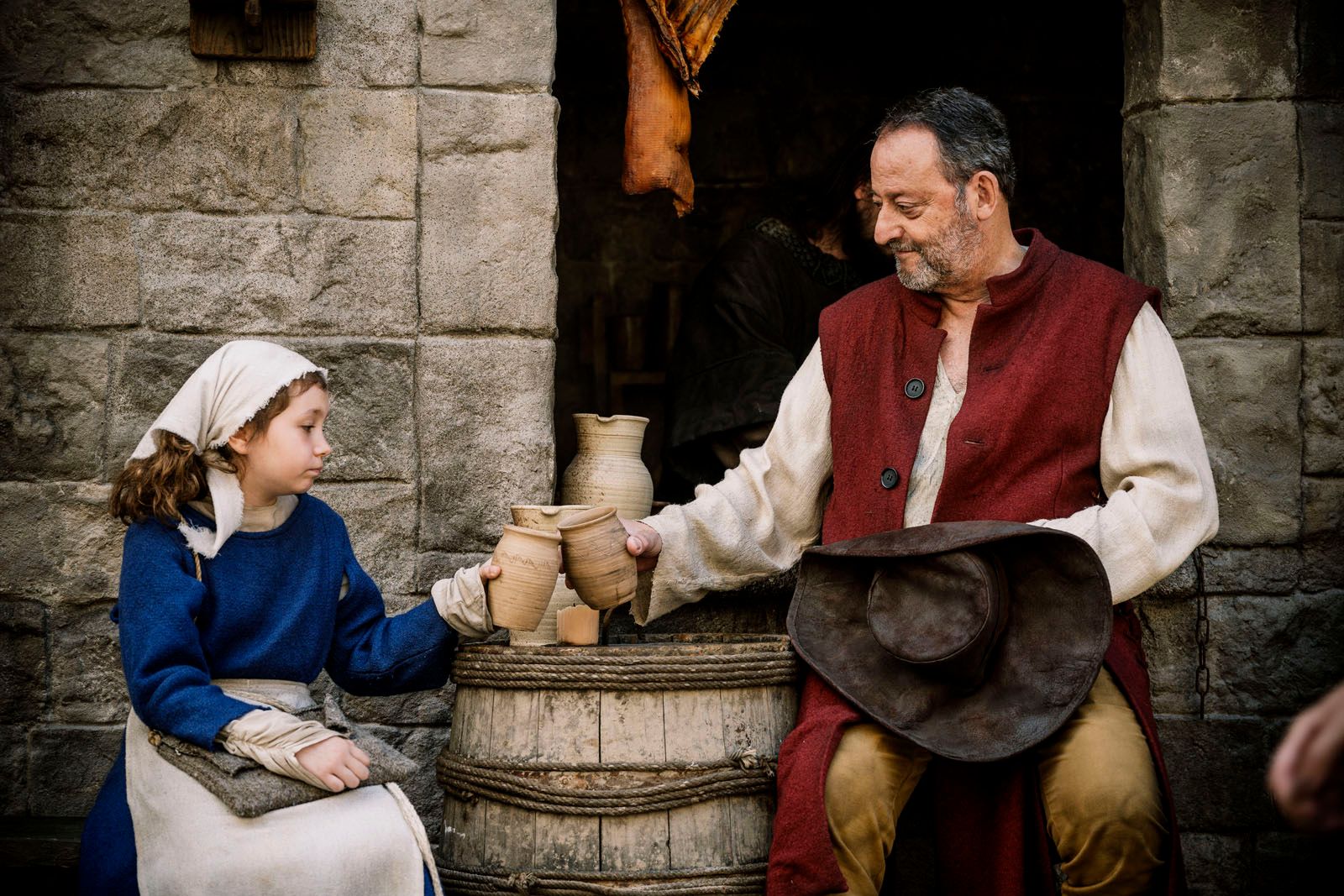 Photo de Jean Reno - Loups-Garous : Photo Jean Reno, Alizée Caugnies ...