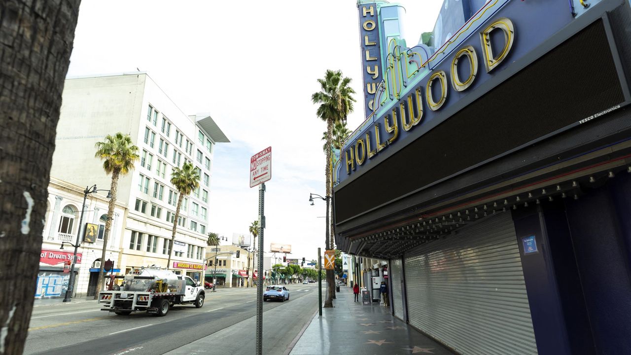 Hollywood: screenwriters threaten to strike