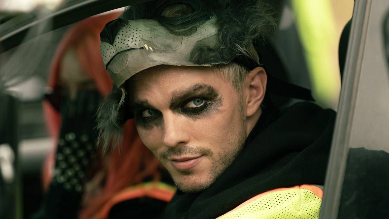 Premières images : c'est l'un des films d'action événements de la rentrée 2026 ! Avec Nicholas Hoult et Zoë Kravitz au casting