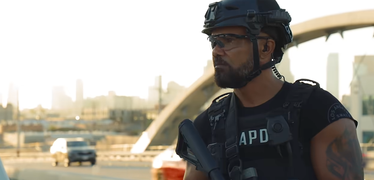 1 an après la fin de S.W.A.T : premières images de Hondo dans le spin-off... Vous n'êtes pas prêts !