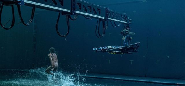 Vários iPhones em um guindaste de cinema