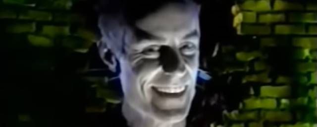 Matt Frewer dans la peau de Russel Tresh