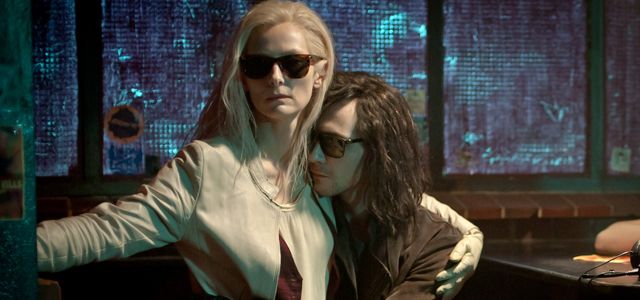 Magnifiques Tilda Swinton et Tom Hiddleston dans les rôles d'Adam et Eve