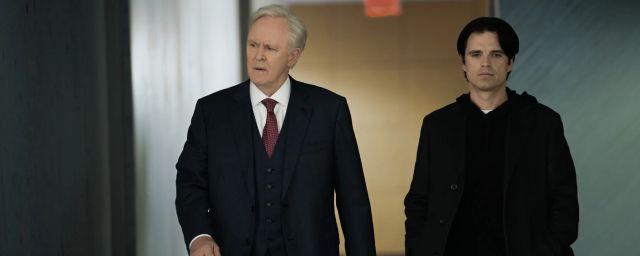 John Lithgow et Sebastian Stan dans 