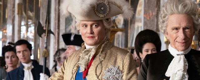 Johnny Depp dans la peau du roi Louis XV aux côtés de Pierre Richard.