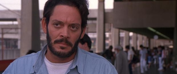 Raul Julia dans 