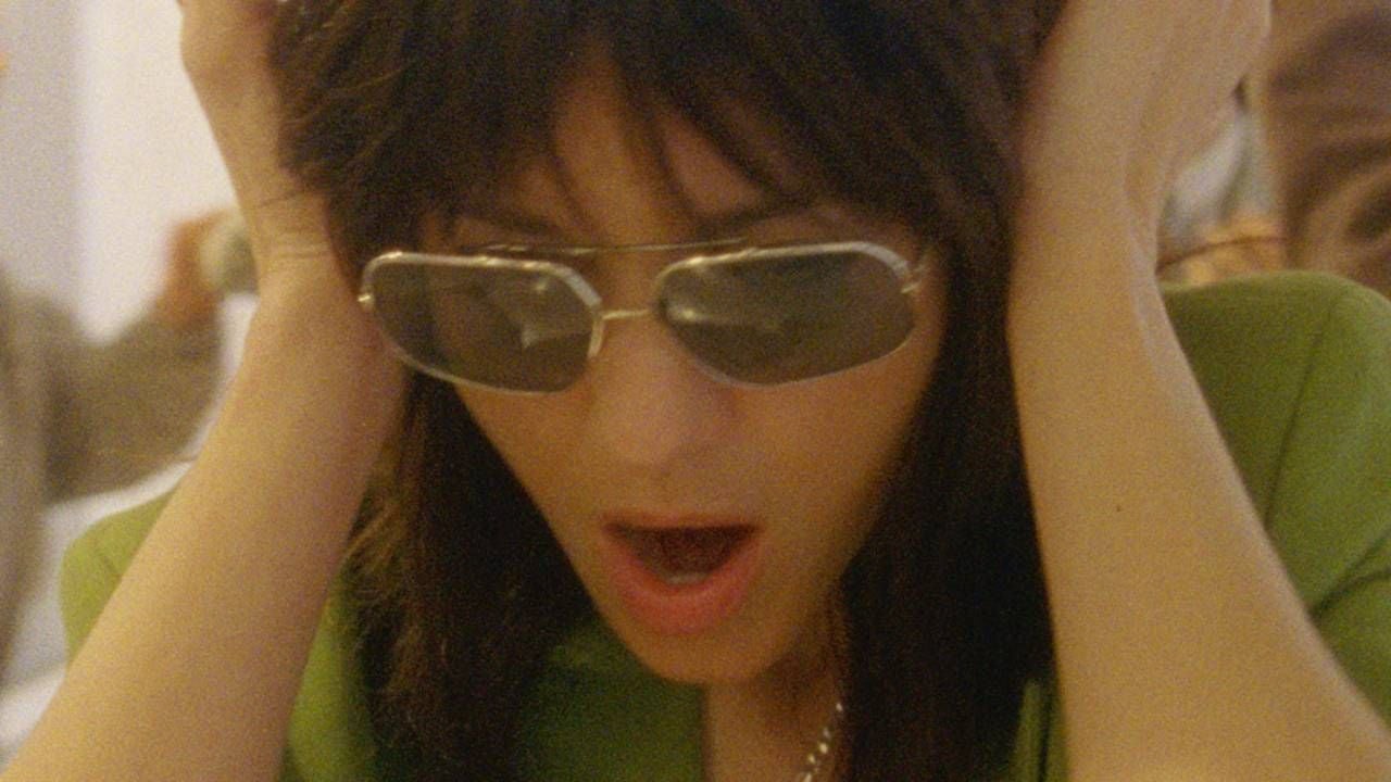 L'un des films les plus dingues de Cannes 2026 ? Première image de Marion Cotillard en star des années 80 dans Roma Elstica