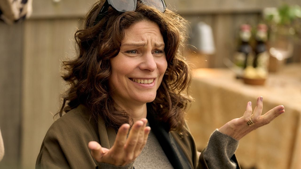 Disponible aujourd'hui sur Netflix : adaptée d'un roman à succès, cette mini-série thriller se regarde en seulement 5 heures. et elle va plaire aux fans d'enquêtes à la Hercule Poirot ! - News Séries