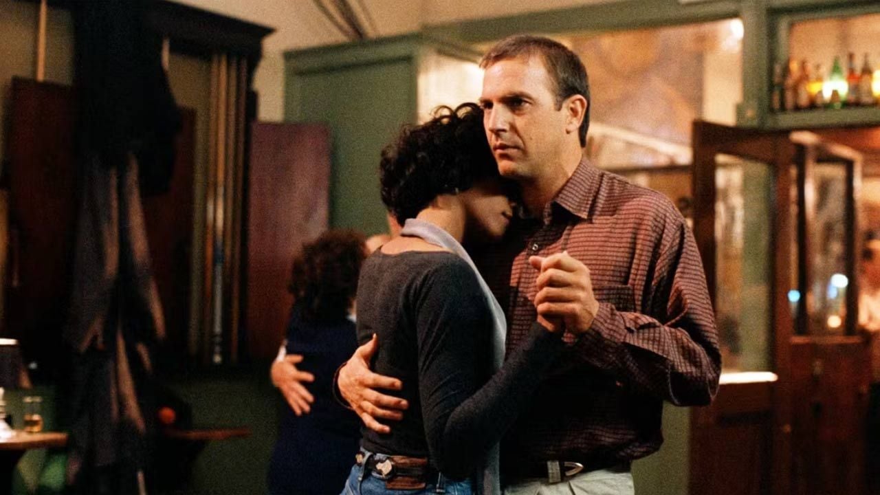 Ce soir sur Amazon : une comédie romantique culte des années 90 avec Kevin Costner et une chanson inoubliable