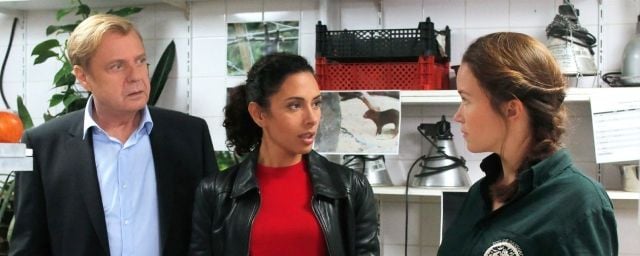 Selma Kouchy et Jacques Spiesser dans Commissaire Magellan.