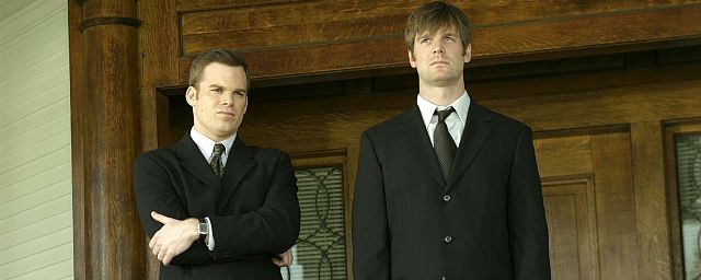 Michael C. Hall e Peter Krause em “Six Feet Under”