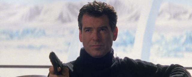 Pierce Brosnan dans Meurs un autre jour