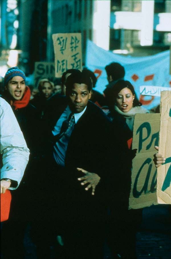 Couvre Feu Denzel Washington Couvre Feu Denzel Washington : Jaquette Du Film Couvre Feu 1998