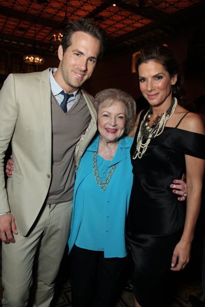 Photo de Ryan Reynolds - La Proposition : Photo Betty White, Sandra