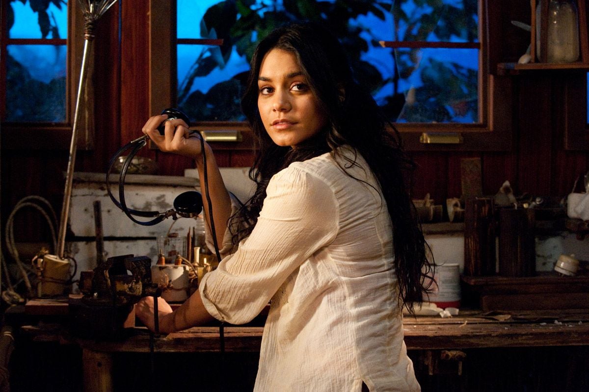 Actrice Voyage Au Centre De La Terre 2 Photo de Vanessa Hudgens - Voyage au centre de la Terre 2 : L'île  mystérieuse : Photo Brad Peyton, Vanessa Hudgens - AlloCiné