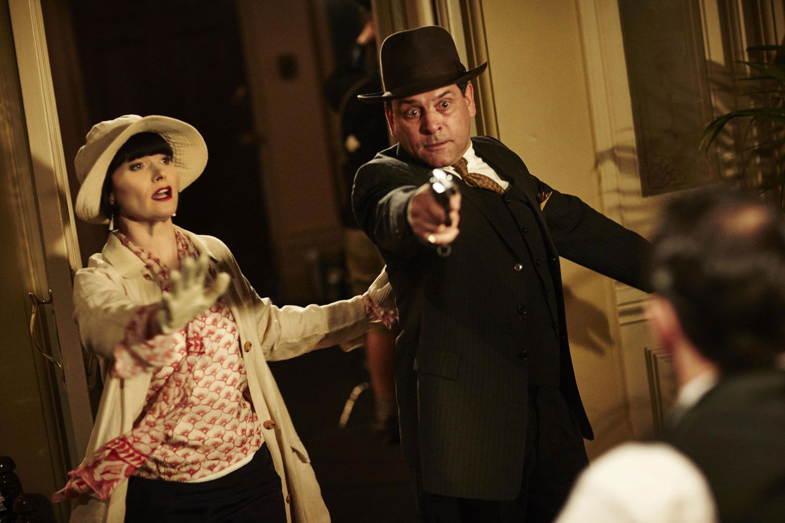 Les Nouvelles Aventures De Miss Fisher Saison 3 Miss Fisher enquête : Photo Essie Davis, Robert Mammone - 12 sur 23