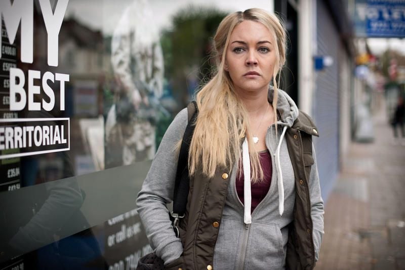 Molly, une femme au combat Photo Lacey Turner 6 sur 8 AlloCiné