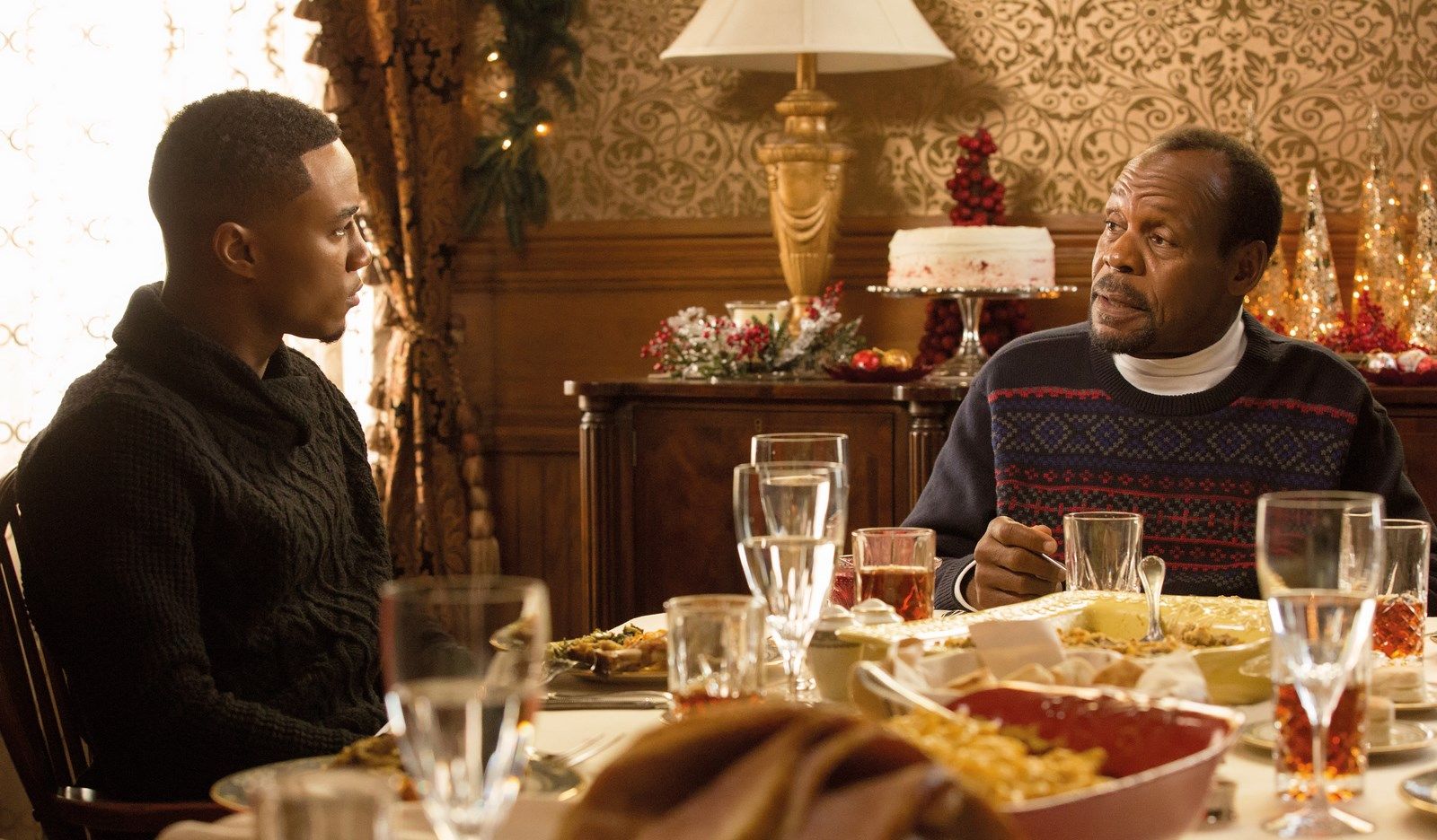 Photo de Danny Glover Almost Christmas Photo Danny Glover, Jessie T Danny Glover Christmas Movies