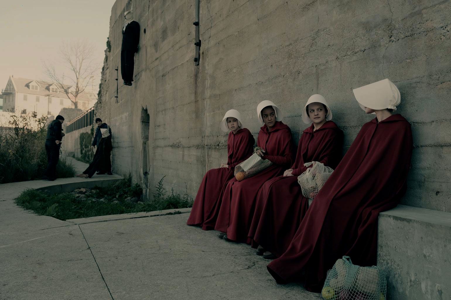 The Handmaid's Tale La Servante écarlate Distribution The Handmaid’s Tale : la servante écarlate : Photo Elisabeth Moss - 146