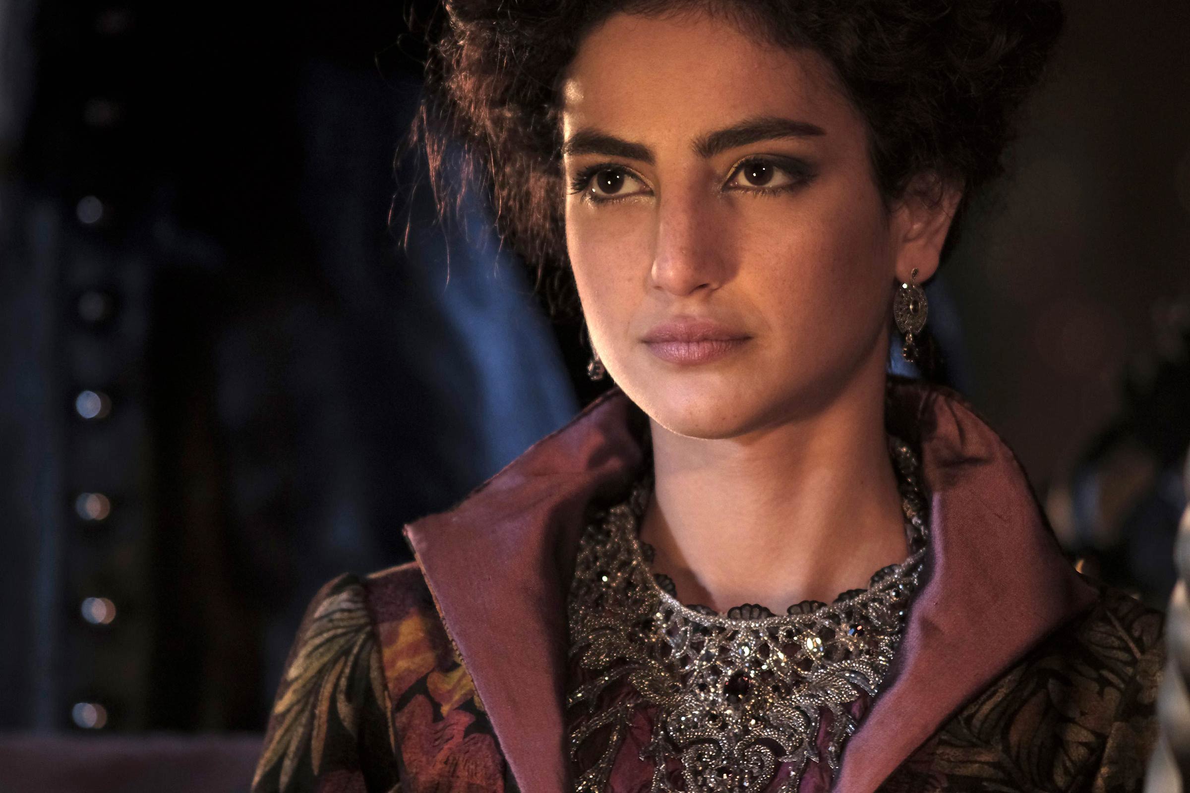 Still Star Crossed Photo Medalion Rahimi 21 Sur 64