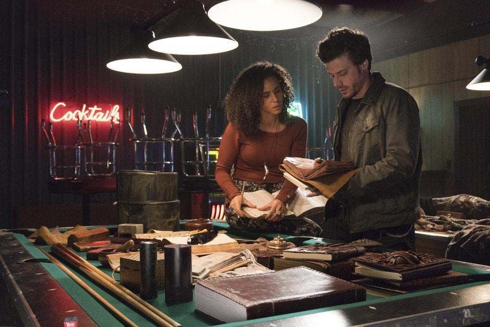 Photo de Parisa Fitz-Henley - Midnight, Texas : Photo Parisa Fitz ...