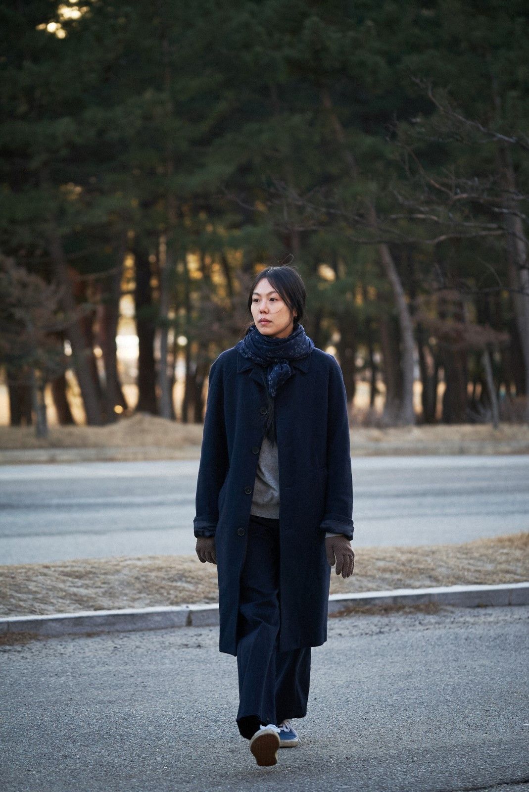 Photo de Kim MinHee Seule sur la plage la nuit Photo Kim MinHee Photo 19 sur 55 AlloCiné