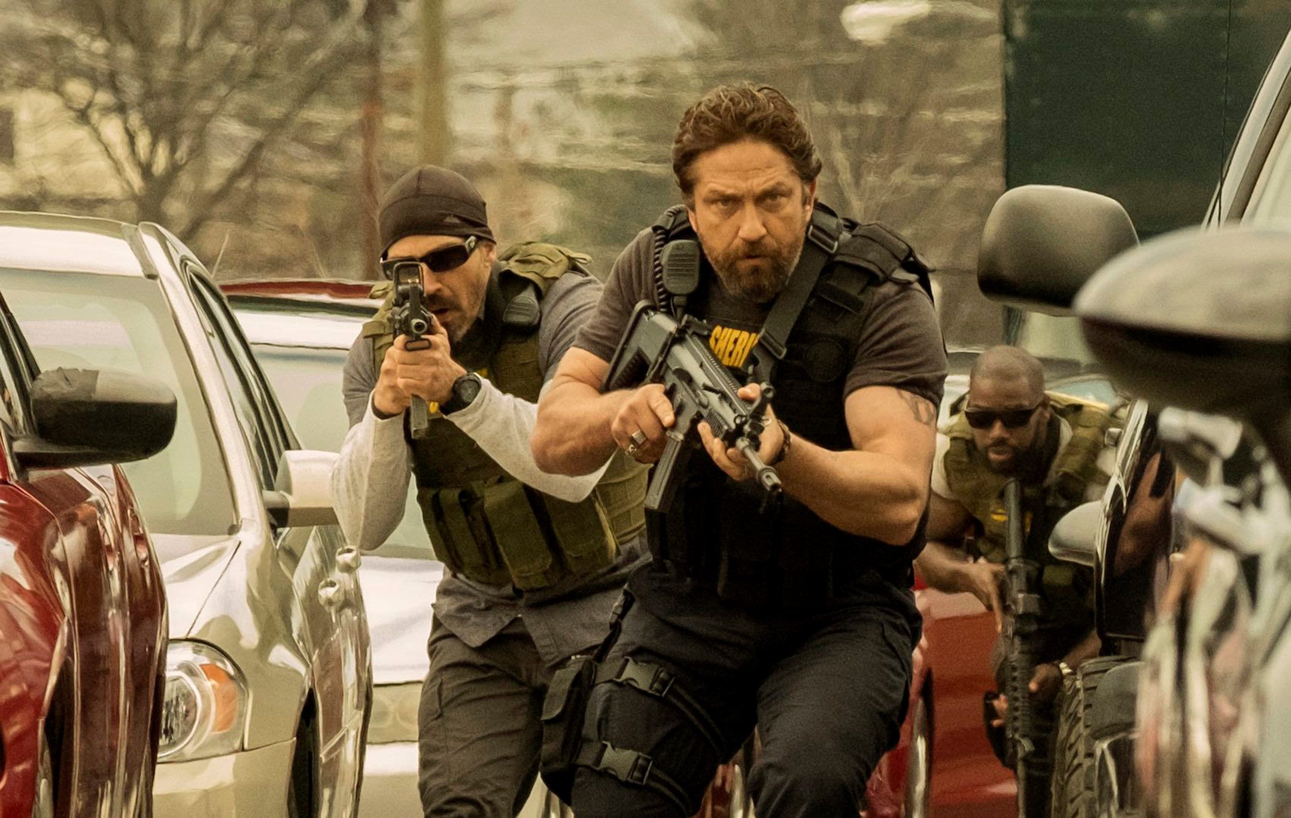 Best action films. Джерард Батлер охота на воров. Джерард Батлер боевик 50 цент. Джерард Батлер в фильме охота на воров. Ивен Джонс охота на воров.